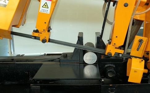 宁乡数控带锯床自动送料精度会出现偏差吗？